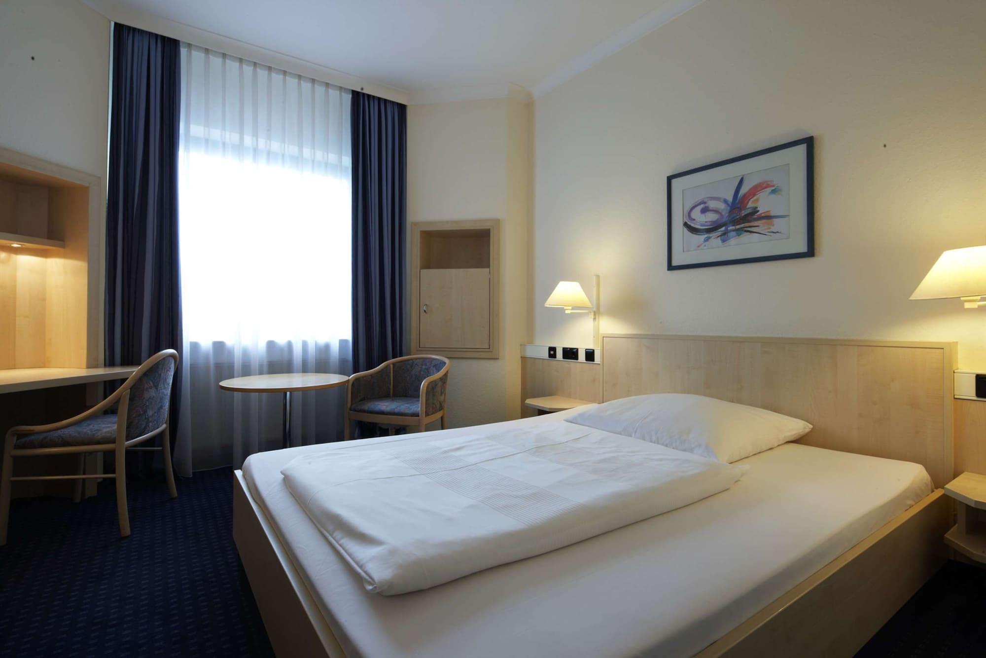 Intercityhotel Ulm Exterior photo